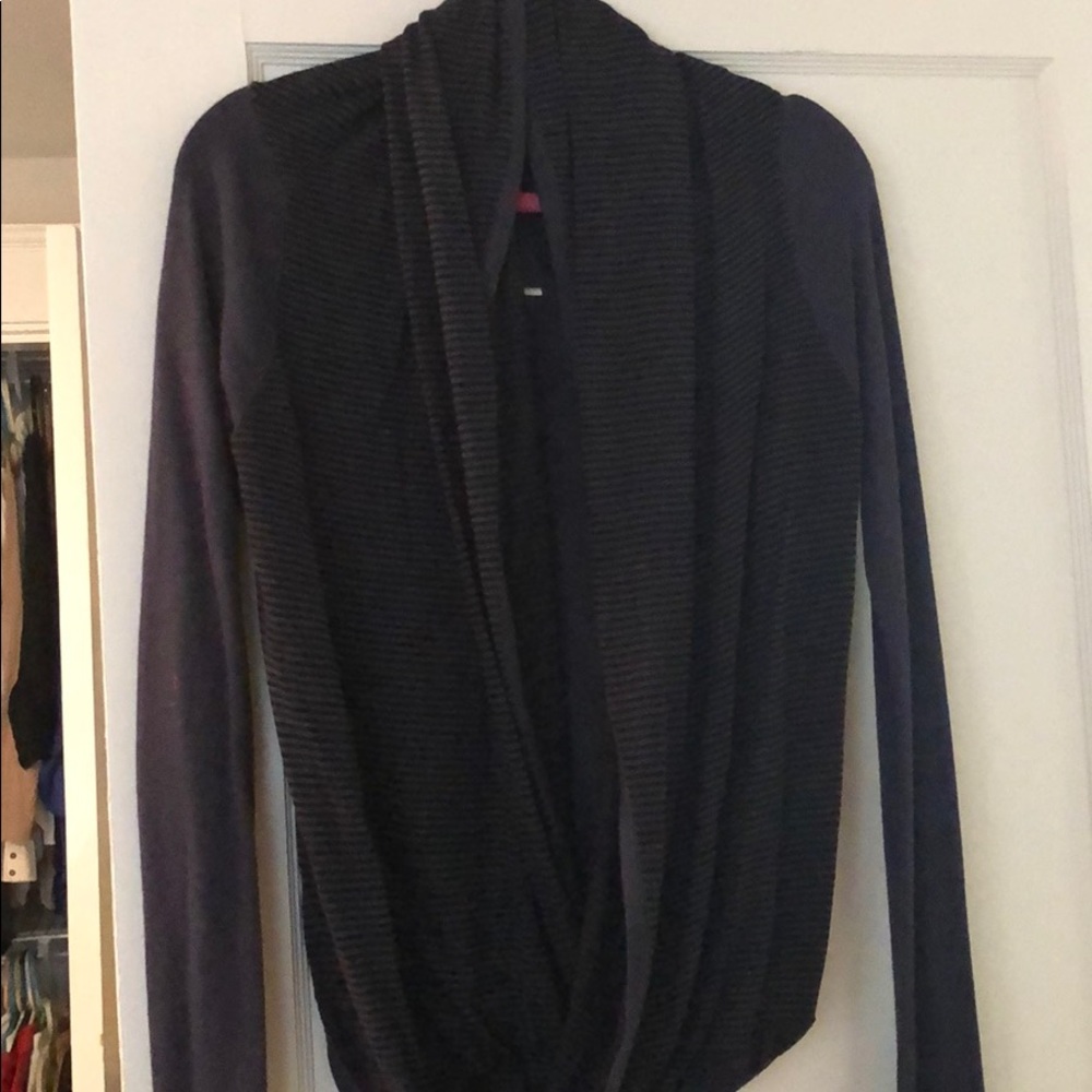 Lululemon navy/black bubble sweater